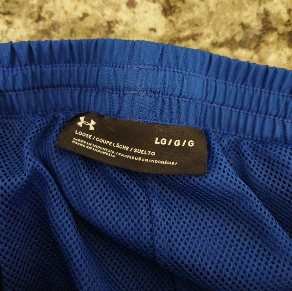Under Armour mens wind pants